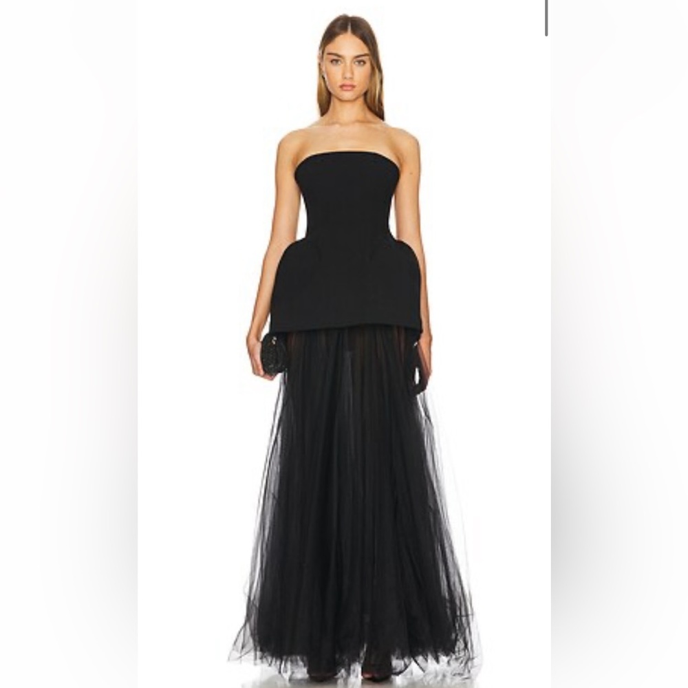 Vega Gown in Black
NBD